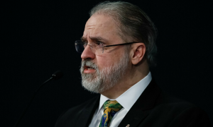 Augusto Aras pede que STF investigue atos a favor do AI-5