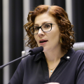 Juíza condena Carla Zambelli a indenizar deputadas por chamá-las de ‘genocidas’