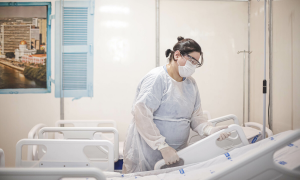 Brasil tem 960 mortes e 18,1 mil casos de covid-19, dizem secretarias