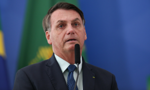 Maioria rejeita aproximação de Bolsonaro com Centrão, diz Datafolha