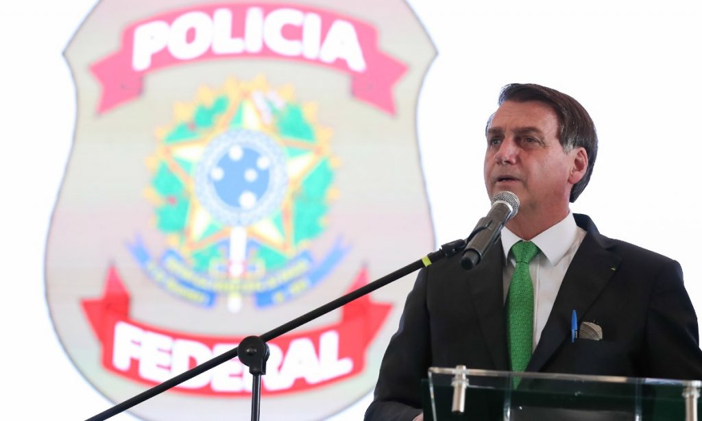 Ação de Bolsonaro na PF coincide com avanço de apurações sobre milícias digitais