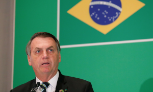 Manifesto pede renúncia de Bolsonaro e tem adesão de 60 parlamentares