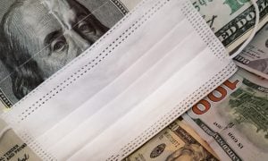 Dólar bate novo recorte e chega a R$ 5,32; bolsa opera em queda