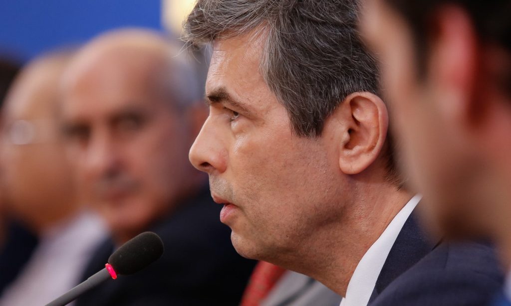 Nelson Teich diz que “nunca mudou orientação de manter distanciamento”