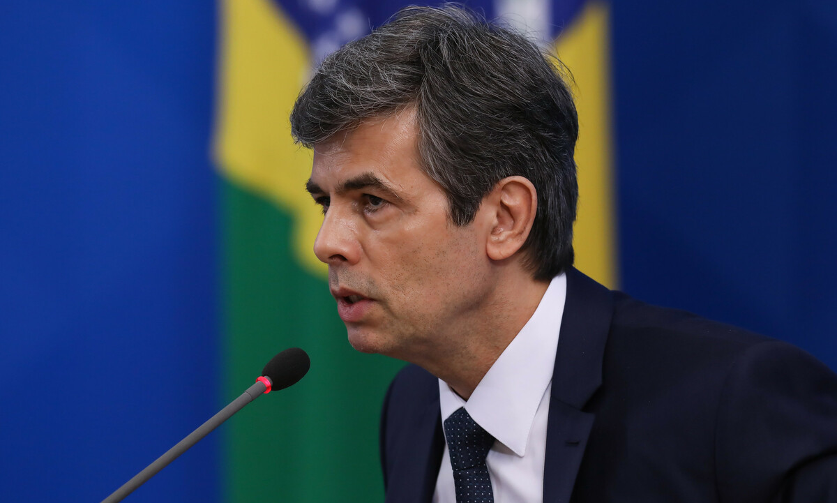 Renúncia de Teich cria “combustão” no governo, diz jornal espanhol
