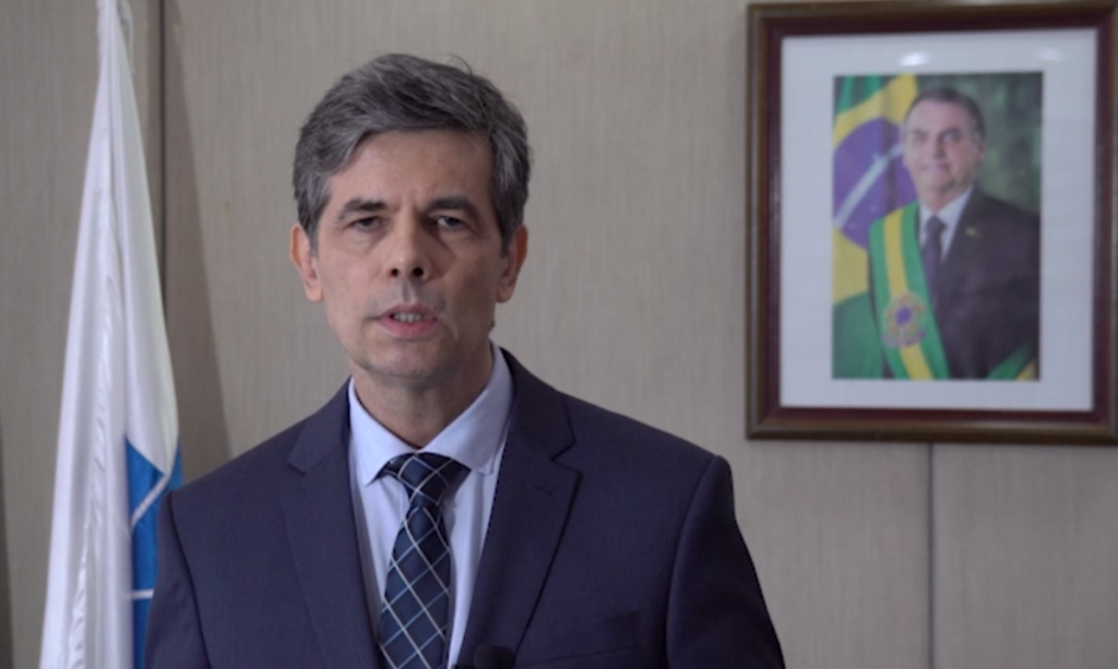 Ministro da Saúde dispensa coletiva e informa ações contra covid-19 por vídeo