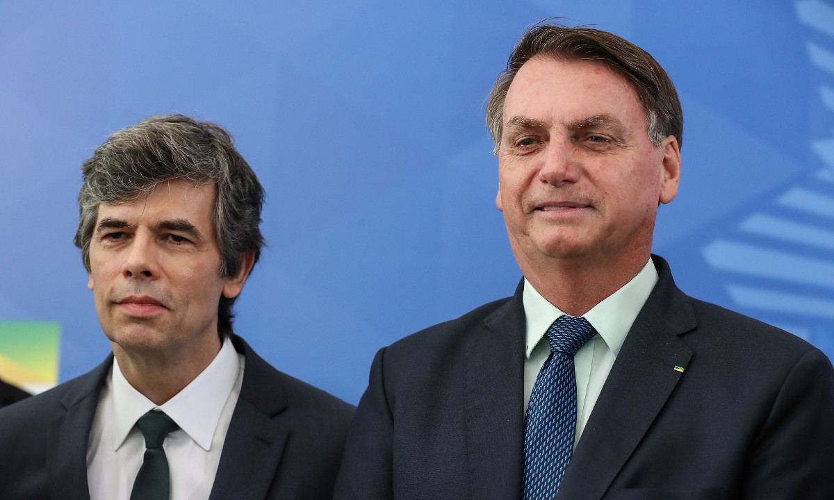 Após Bolsonaro testar positivo para a covid-19, ex-ministro da Saúde posta vídeo desmitificando a cloroquina