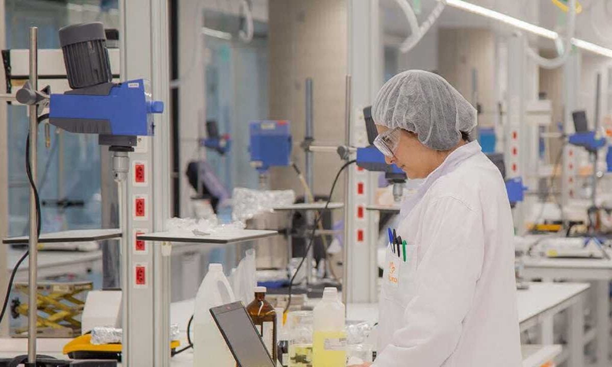 Pesquisa científica sofre golpe com temor de cortes de bolsas na Capes