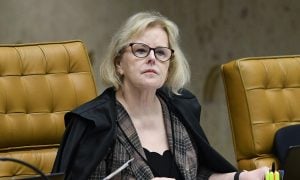 Rosa Weber manda para a PGR pedido de investigação contra Bolsonaro por ataques às urnas eletrônicas