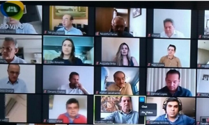 Deputados do Ceará aprovam lei que multa quem divulgar notícia falsa