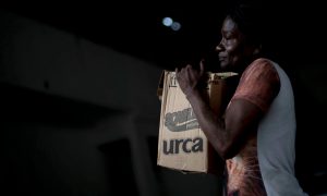 Fome e falta de dinheiro: coronavírus aumenta dificuldades na Cidade de Deus