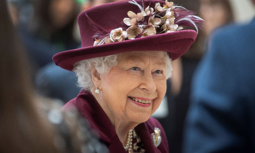 Rainha Elizabeth II celebra seu 94º aniversário confinada