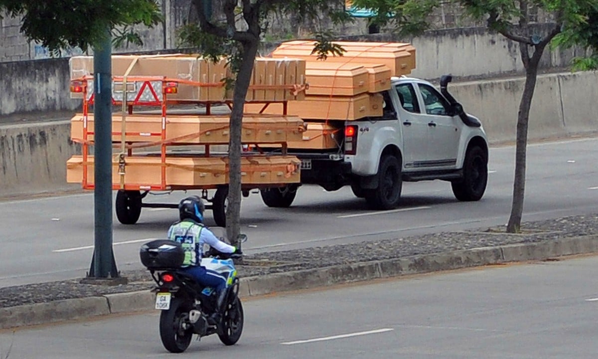 Epicentro da covid-19 no Equador, Guayaquil luta para alojar doentes e mortos
