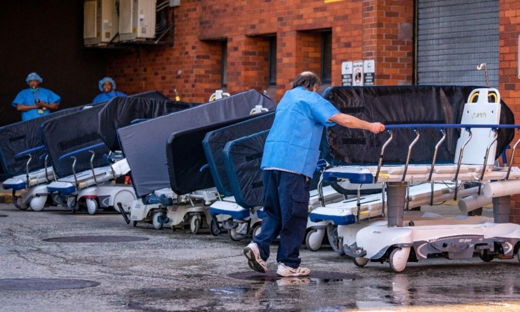 Mortos pela covid-19 nos EUA passam de 30 mil