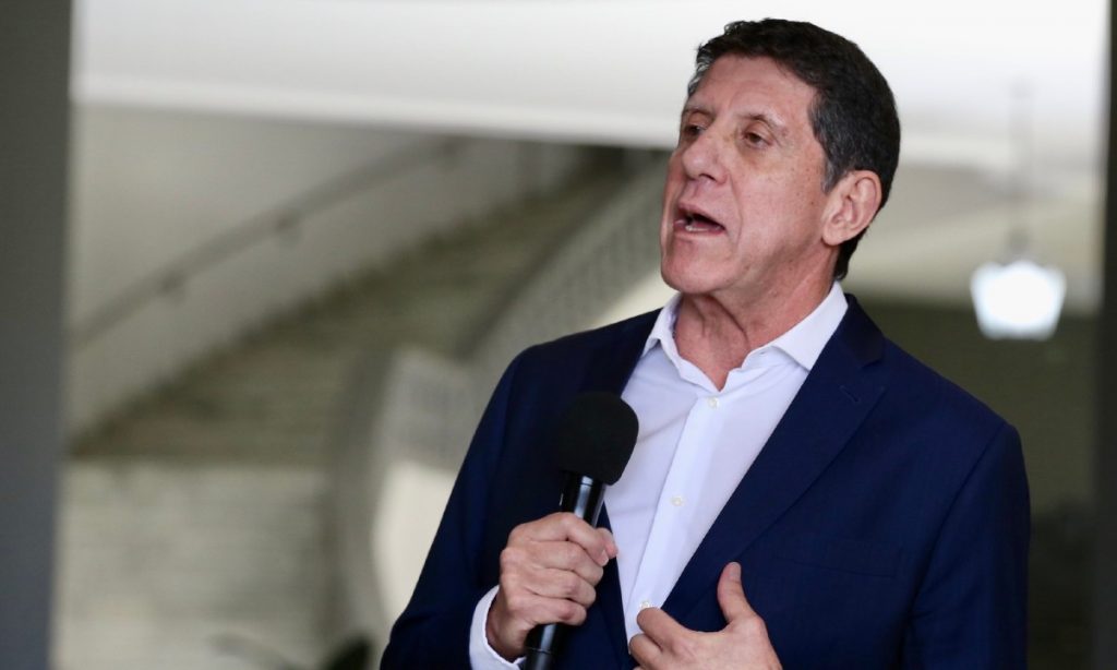 Recuperado, David Uip dá depoimento e reforça: ‘Coronavírus não é brincadeira’