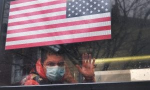 Espanha respira e EUA se preparam para semana de 'horror' por coronavírus