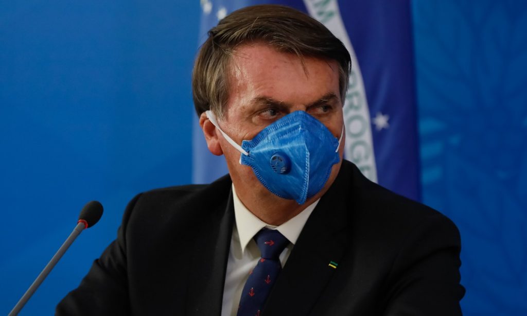 A fanfarronice de Jair Bolsonaro não resiste a um peteleco