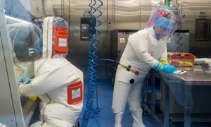 Laboratório de Wuhan nega responsabilidade por pandemia de coronavírus