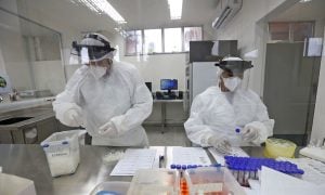 Covid-19: Brasil anuncia parceria com Reino Unido para produção de vacina