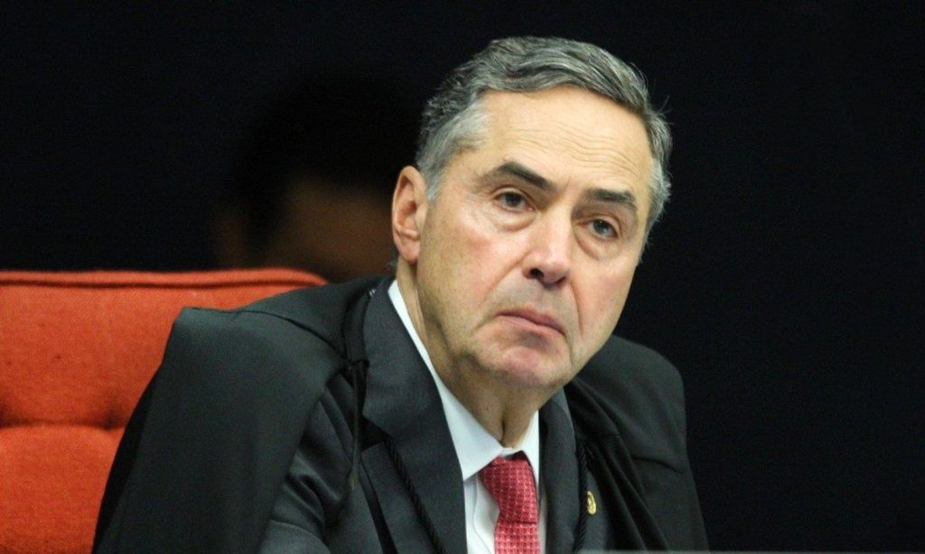Barroso diz que retomar voto impresso seria retrocesso: ‘Urnas são confiáveis’