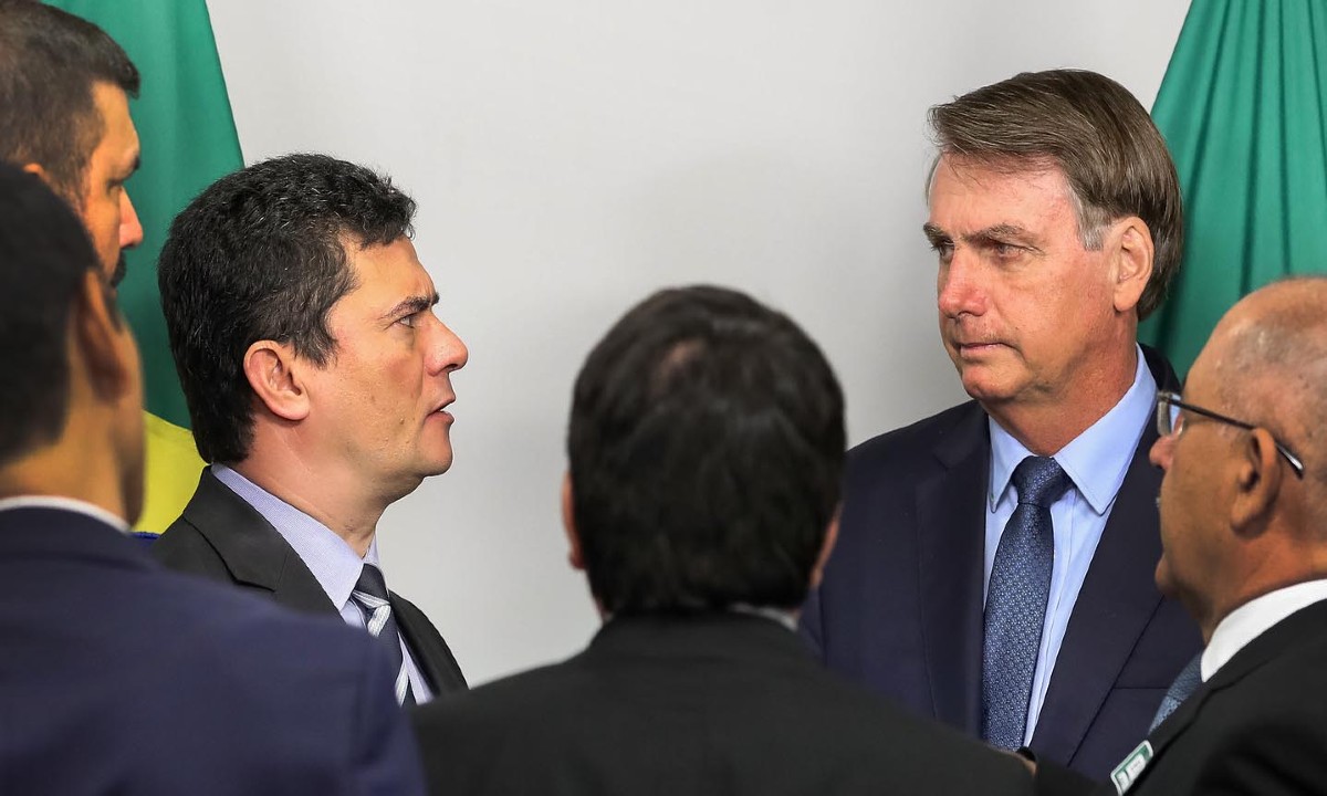 AGU volta atrás e considera entregar trechos da reunião entre Bolsonaro e Moro
