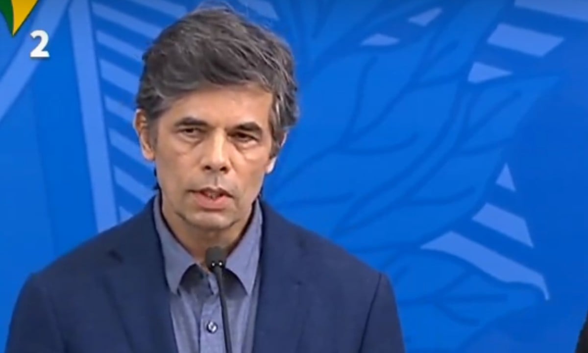 O silêncio do ministro Nelson Teich e seus 15 Boeings em queda