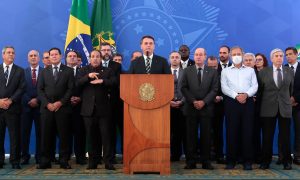 Emissoras de TV próximas a Bolsonaro amenizam crise com saída de Moro