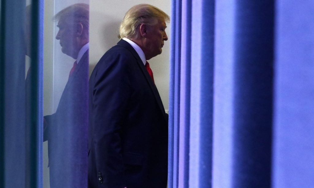 Trump anuncia ‘suspensão temporária’ de imigração aos EUA por coronavírus