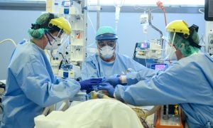 Itália informa primeira redução de pacientes em UTIs por coronavírus