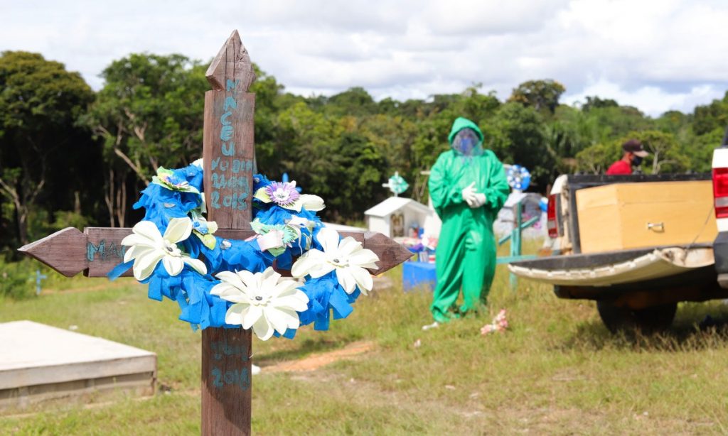 Brasil tem 749 mortes em um dia por coronavírus e total supera 13 mil