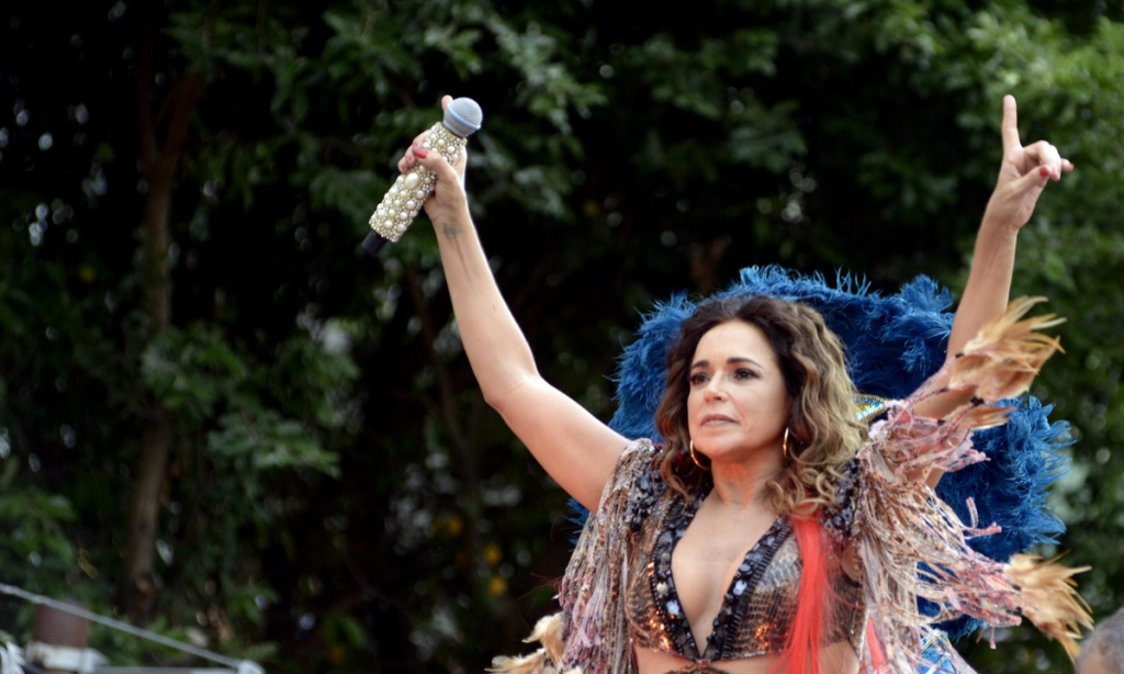 Daniela Mercury vai processar Eduardo Bolsonaro por fake news sobre Jesus