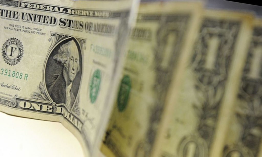 Dólar volta a ultrapassar R$ 5,50 em dia de nervosismo no mercado