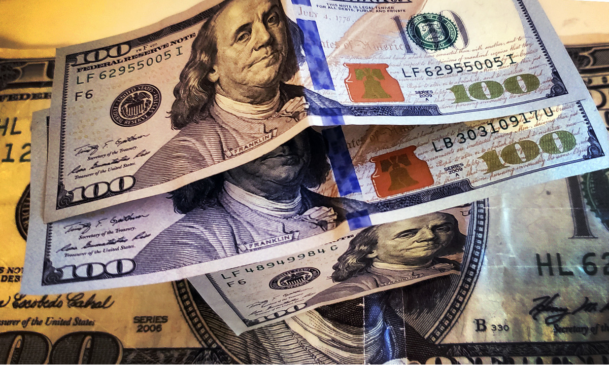 Dólar tem 3ª alta na semana e fecha com novo recorde de R$ 5,90