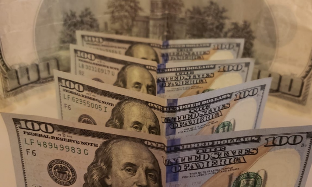 Dólar encerra em alta, negociado a R$ 5,83