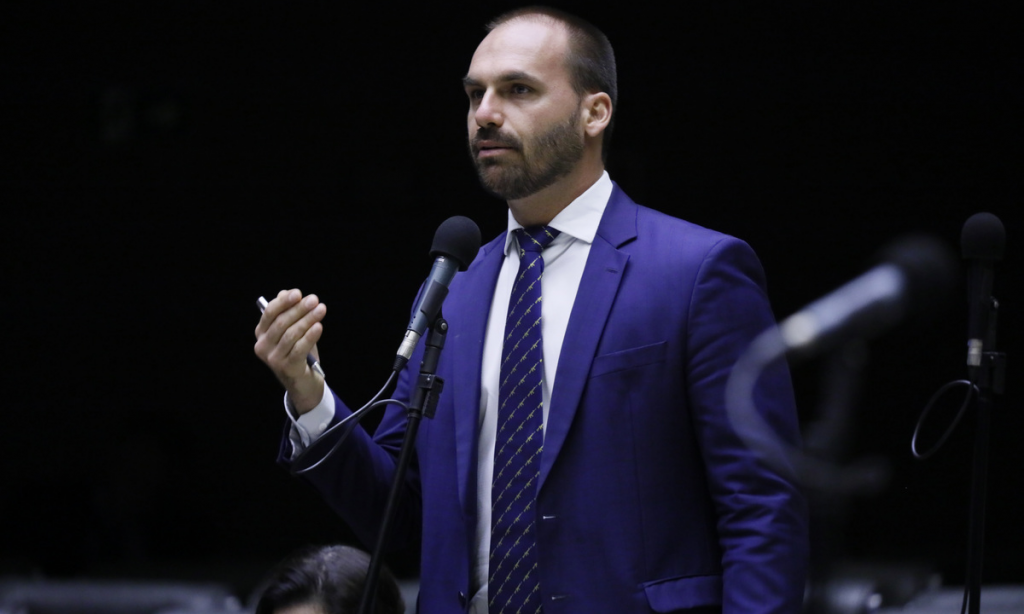 Deputados pedem que PGR investigue empresa de Eduardo Bolsonaro