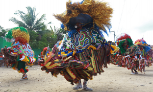 Mestres do maracatu fazem lives e campanhas para ajudar os folgazões