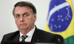 Celso de Mello envia à PGR pedidos pelo depoimento de Bolsonaro e por perícia em seu celular