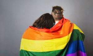 Quase metade dos jovens LGBTQ+ cogitaram o suicídio nos EUA em 2021