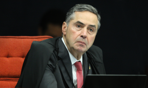 Barroso afirma que pautará cassação da chapa Bolsonaro-Mourão no TSE