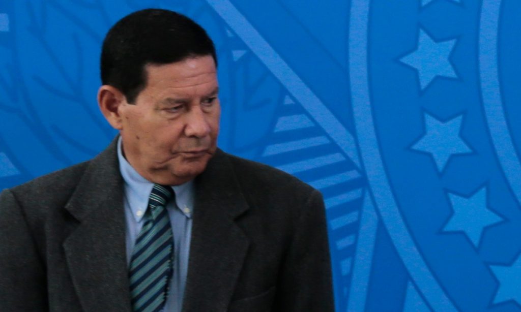 Mourão diz que não há problema em ministro do MEC continuar governo: ‘Por enquanto, são indícios’