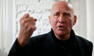 Sebastião Salgado lança manifesto por proteção de povos indígenas contra coronavírus