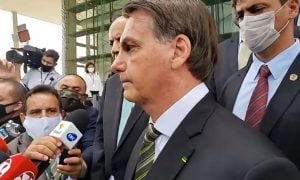 Bolsonaro anuncia que vai vetar reajuste salarial para servidores públicos