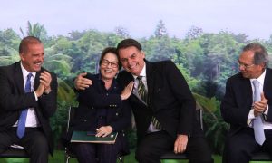 Centrão pressiona Bolsonaro e tenta emplacar Tereza Cristina como vice