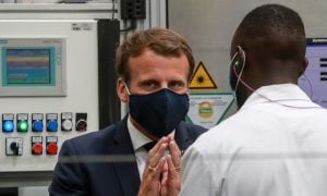 Emmanuel Macron testa positivo para Covid-19