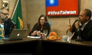 Eduardo Bolsonaro critica postura 'democrática' de militares do governo e fala sobre ruptura