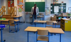 Covid-19: Alemanha anuncia reabertura de todas as lojas e escolas