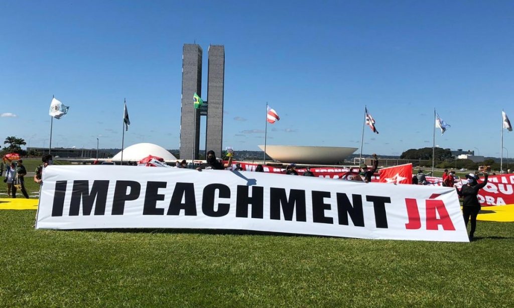 Partidos e entidades civis apresentam pedido coletivo de impeachment contra Bolsonaro