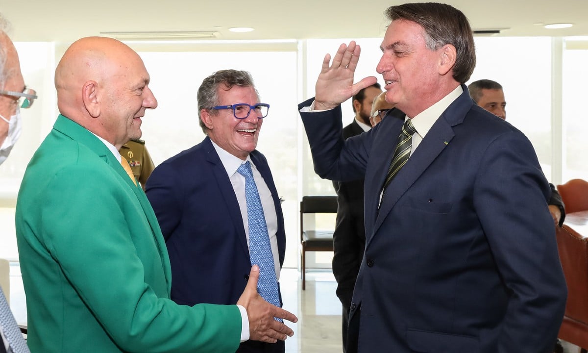 Aliado de Bolsonaro, Luciano Hang enviou caminhões para ato golpista, segundo PRF