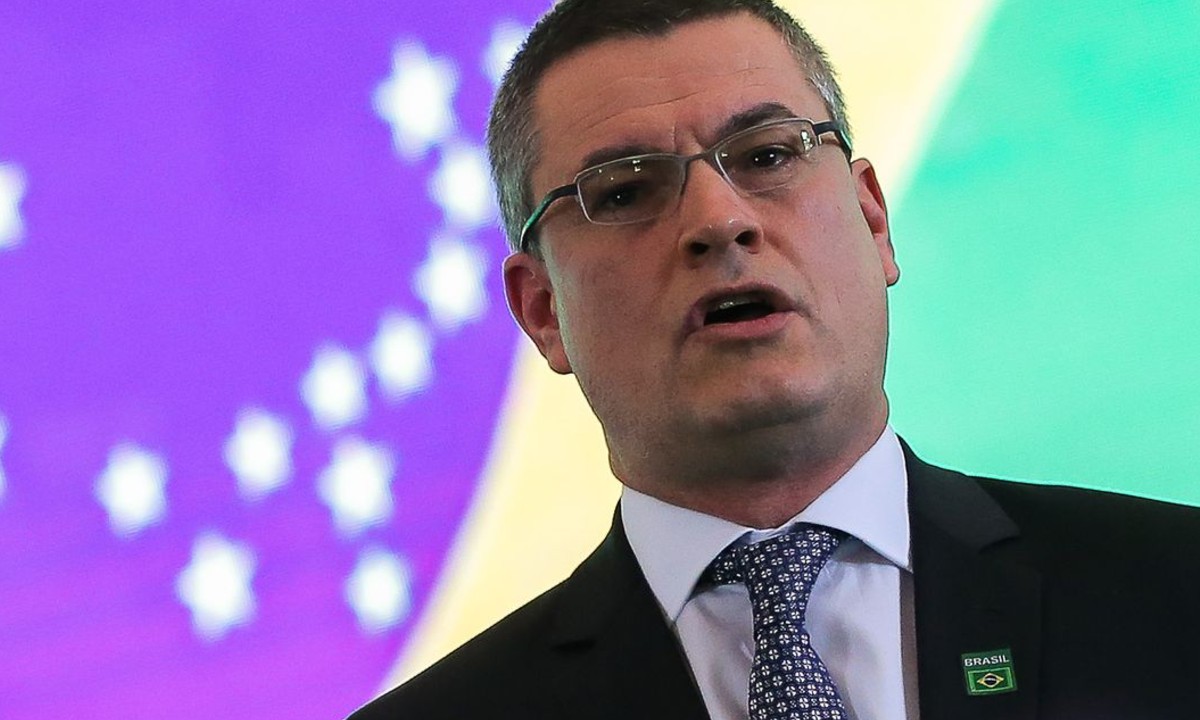 Bolsonaro queria alguém de maior “afinidade” no comando da PF, diz Valeixo