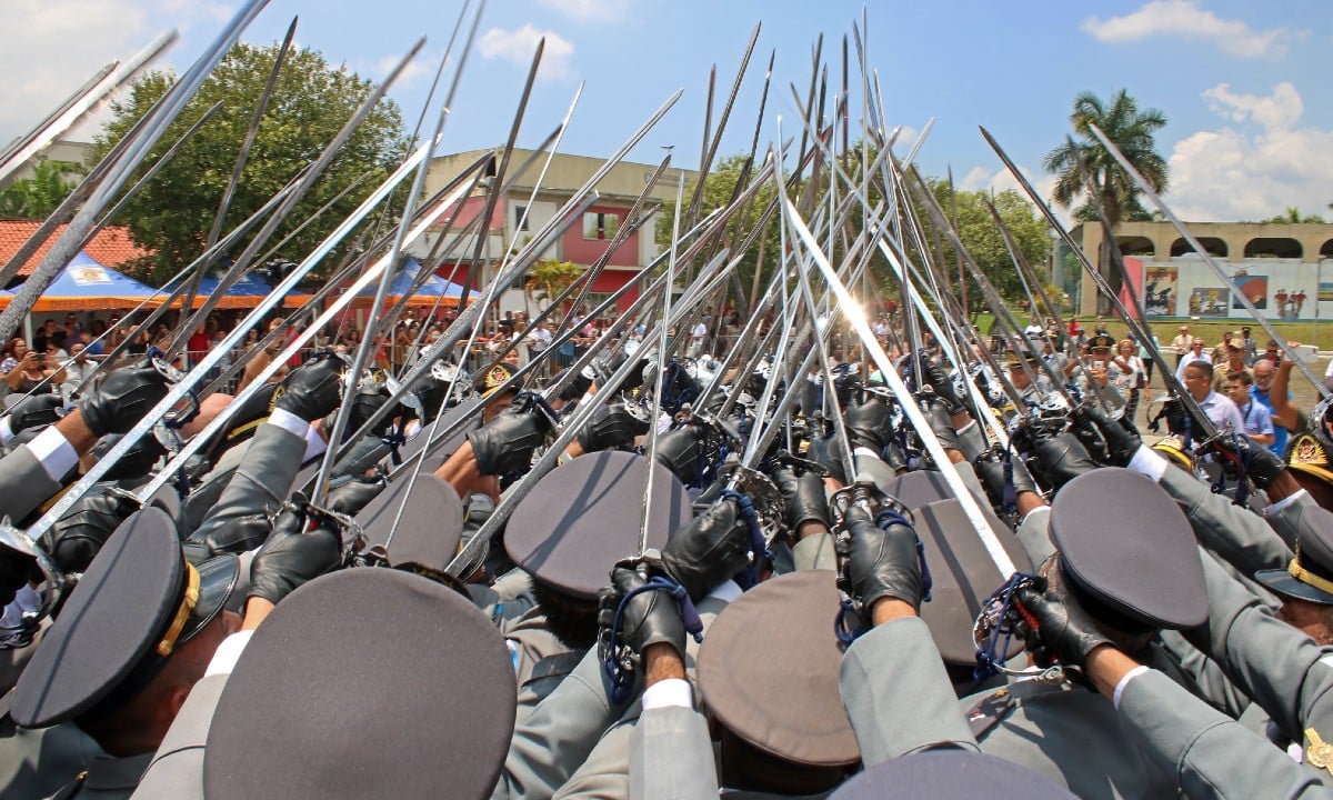 No meio da pandemia, militares lutam por aumento salarial